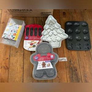 Wilton Festive Silver and Black Bakeware Set